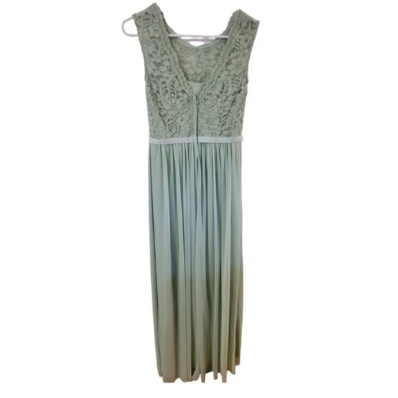 David's Bridal Bridesmaid Dress, size 2, Meadow Lace Fitted and Flowy - Picture 2 of 6